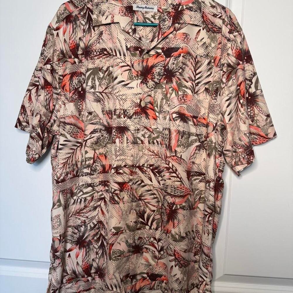 Tommy Bahama Men's tropical print button up shirt